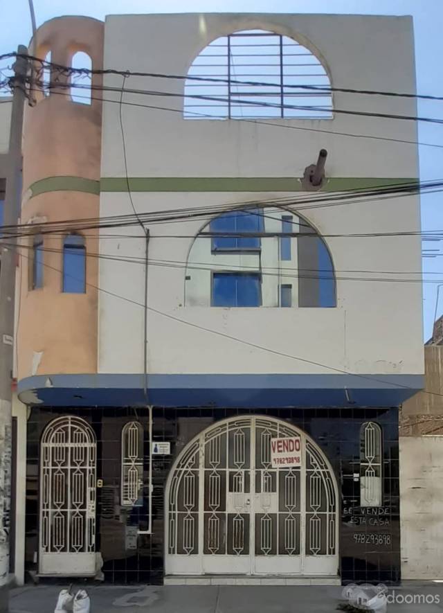 SE VENDE CASA EN URBANIZACIÓN MIRAFLORES - CHICLAYO, A UNA CUADRA DEL MALL AVENTURA.