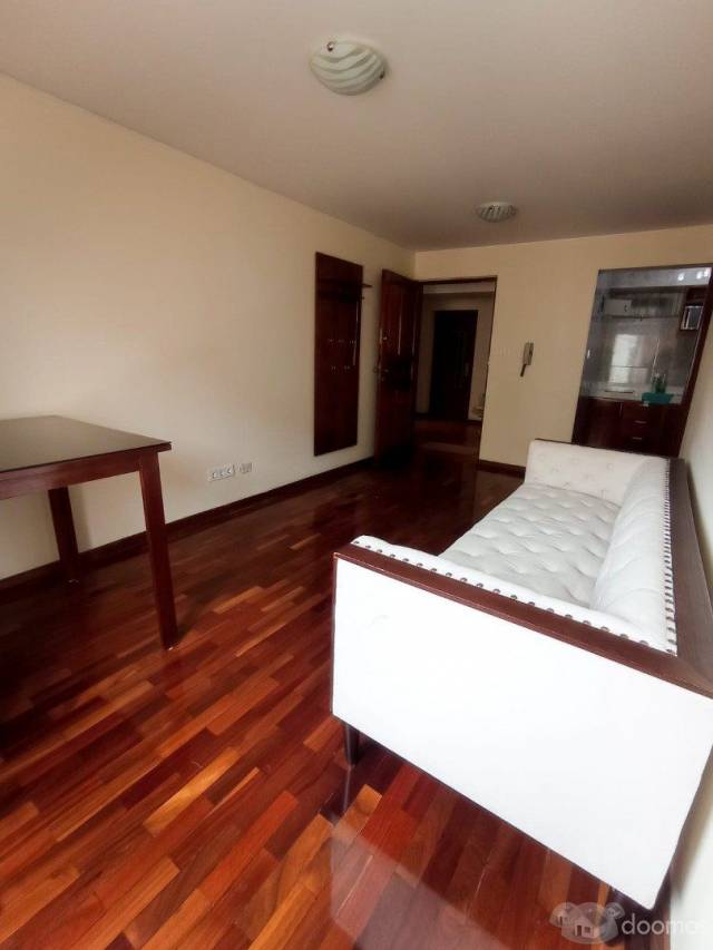 Se vende un hermoso y remodelado departamento con MUEBLES  en Miraflores!!