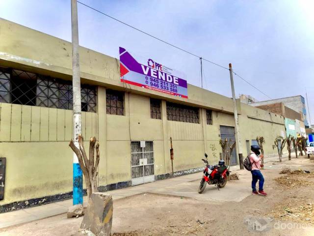 Venta de Local Industrial de 6000 mt2 como Terreno en Av Nestor Gambeta