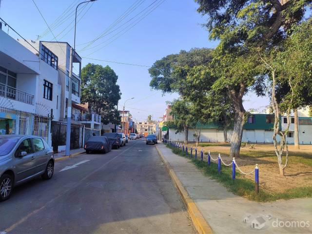 Vendo Casa como Terreno 160 m2 Urb. Los Laureles Chorrillos