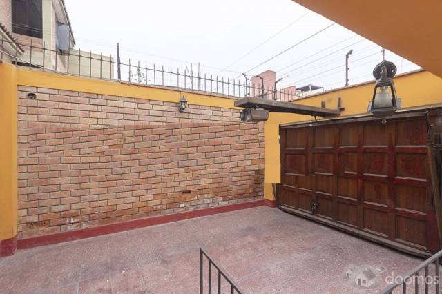 VENDO CASA 2 PISOS MARISCAL CASTILLA SURCO