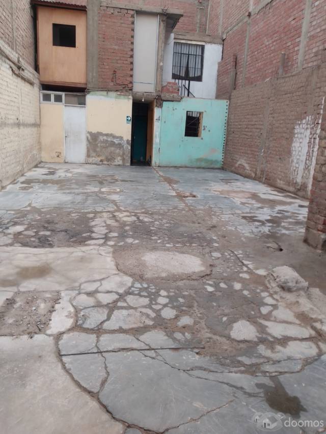 Alquiler De Local Para Vivienda O Almacén Con Amplio Patio Para Cochera Bien Ubicado Cerca El Cruce De Av. Canta Callao Y Av. Los Dominicos En San Martín De Porres