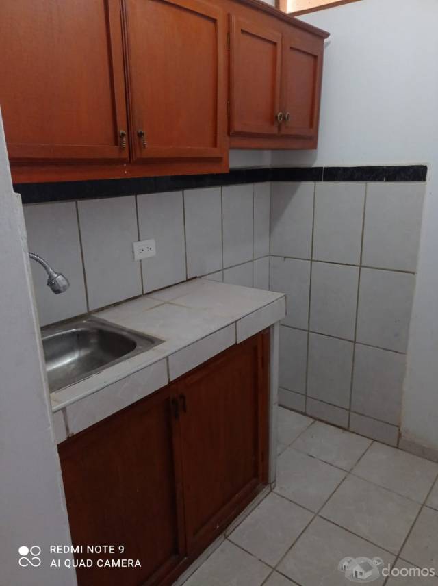 ALQUILO HABITACIÓN CHICLAYO-957543572