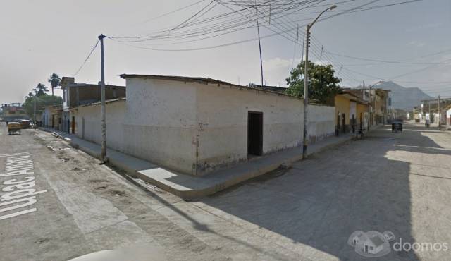 Vendo céntrica casona como terreno urbano en Motupe con excelente ubicación.