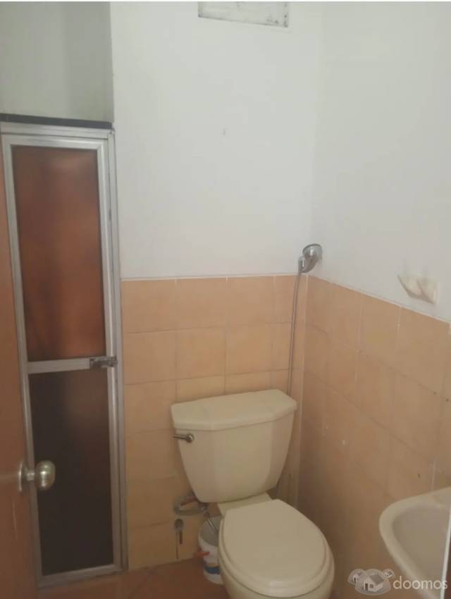 VENDO BONITA OFICINA EN AV. GARZON DE JESUS MARIA DE 18m2 DESOCUPADO CON VISTA INTERIOR A LA IGLESIA SAN JOSE