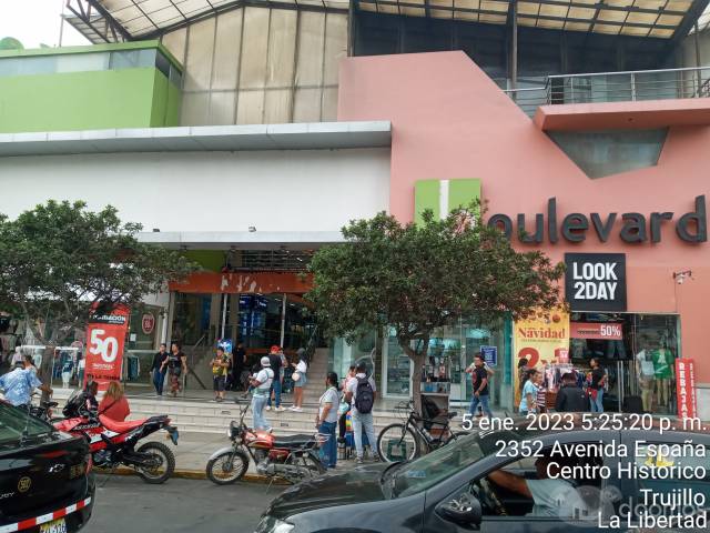 TRUJILLO, OCASIÓN VENDO STAND  CENTRO COMERCIAL BOULEVARD