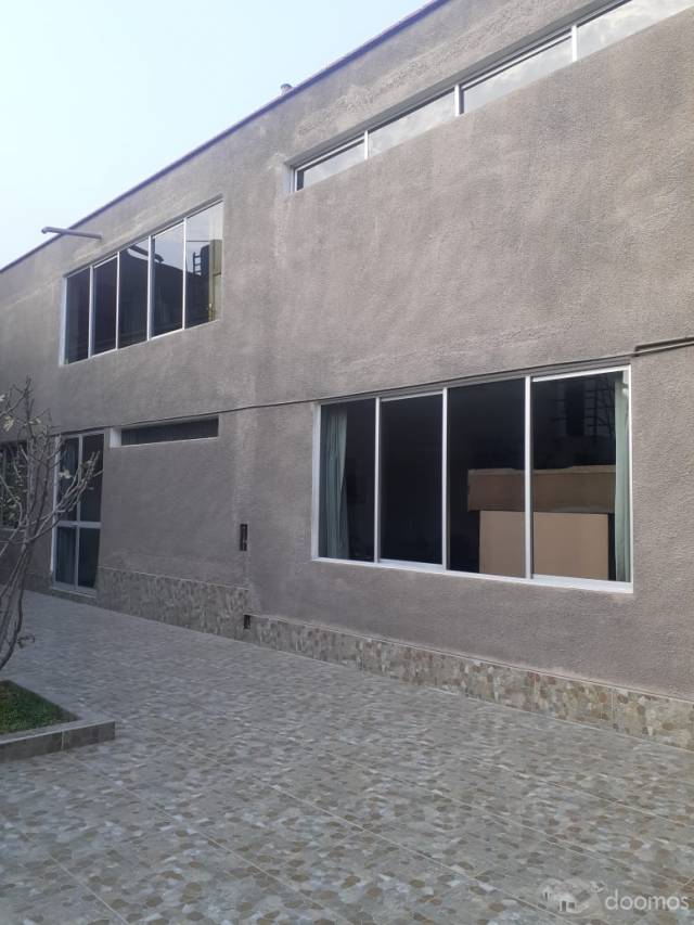 Vendo Casa en Av. Los Cedros cuadra 14 - Chaclacayo