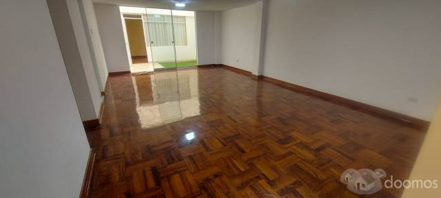 DPTO. 1ER PISO EN VENTA CON COCHERA