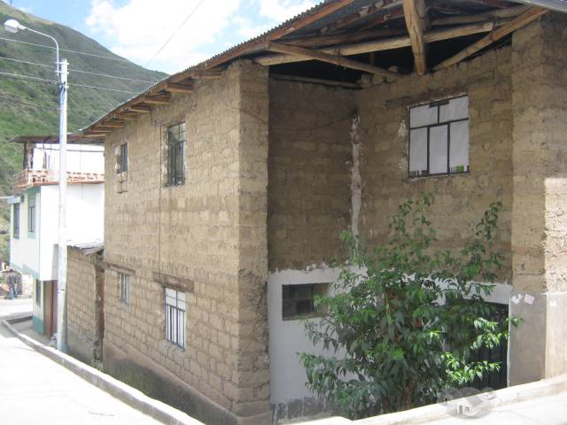 Vendo Casa como Terreno a 01 cuadra del Gob. Reginal de Apurimac