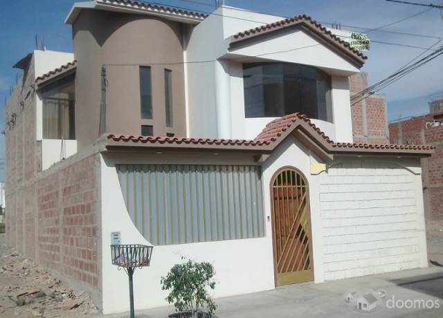 EN VENTA CASA DE 2 PLANTAS, URBANIZACION MONTE VERDE