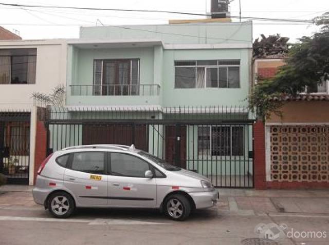 ALQUILO 2 CASAS  COLINDANTES Área 368 M2  - DISTRITO DE PUEBLO LIBRE