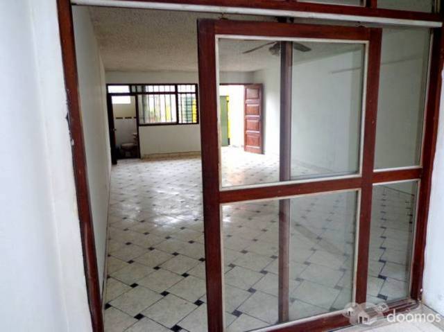 GRAN OPORTUNIDAD TODO PRIMER PISO ZONA COMERCIAL Y DE BANCOS 200 MT2 LOCAL/VIVIENDA