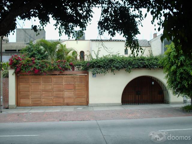 Vendo hermosa casa en Surco