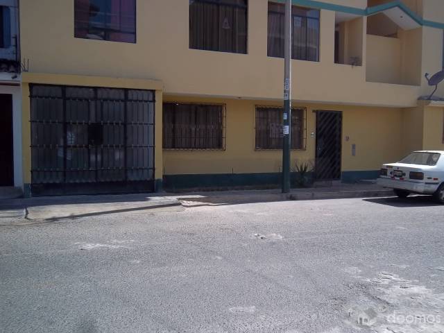 VENTA DEPARTAMENTO EN 1PISO CON COCHERA EN URB LEONOR Y LEALTAD