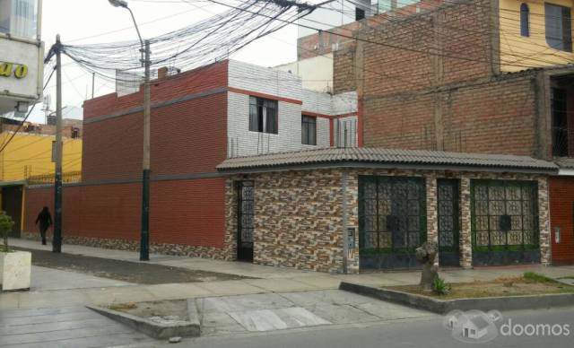 VENDO CASA AMPLIA, COMODA Y SEGURA EN ZONA COMERCIAL.