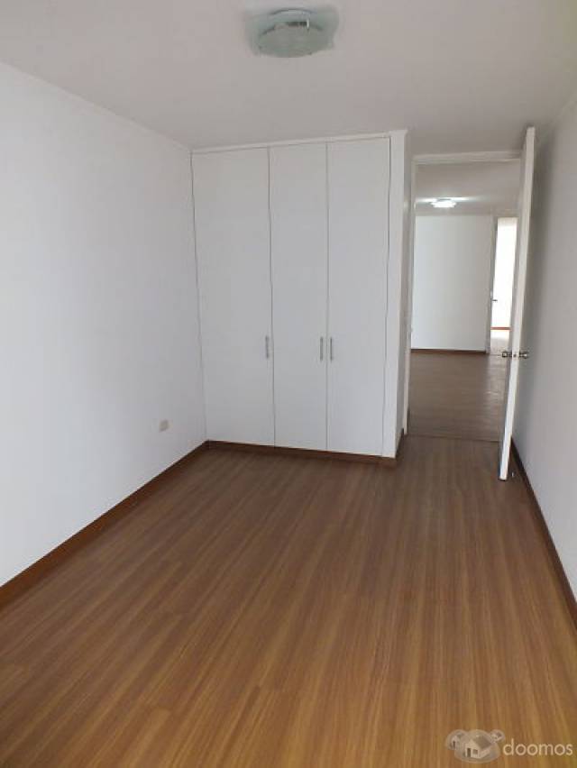 Hermoso Departamento FLAT con 4 Hab. 4 Baños y 2 cocheras en corazón de San Isidro PISO 12