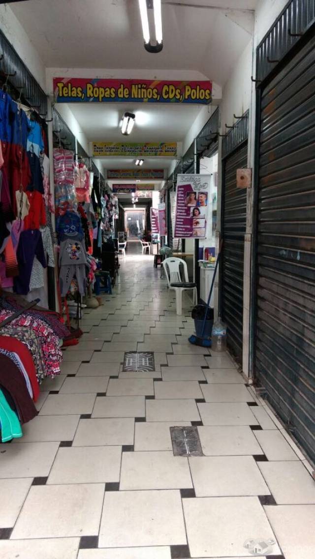 LOCAL COMERCIAL SAN MARTIN DE PORRES EN CENTRO COMERCIAL POCITOS