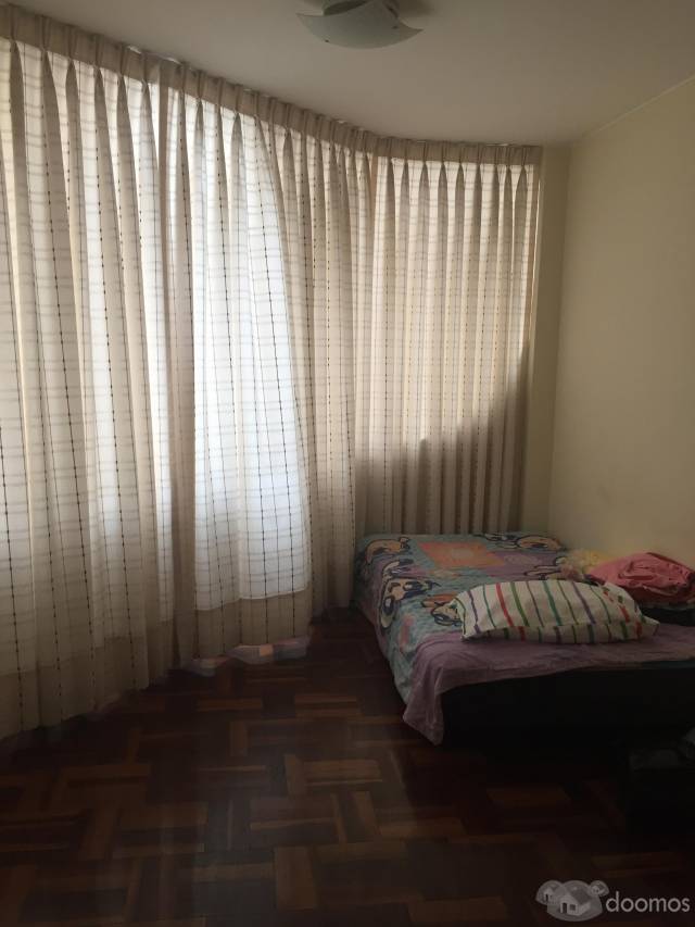 DEPARTAMENTO PARA ESTUDIANTE MUJER CERCA A LA UNIVERSIDAD DE LIMA, DENTRO DE CASA DE FAMILIA CONFORMADO POR MUJERES