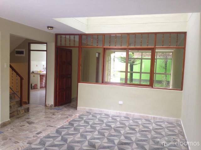 Hermosa Casa en Venta Frente al Parque 7 Dorm. 4 Baños Calle San Pedro # 52 San Carlos Huancayo Casa ubicada a media cuadra de la Av. calmell del Solar