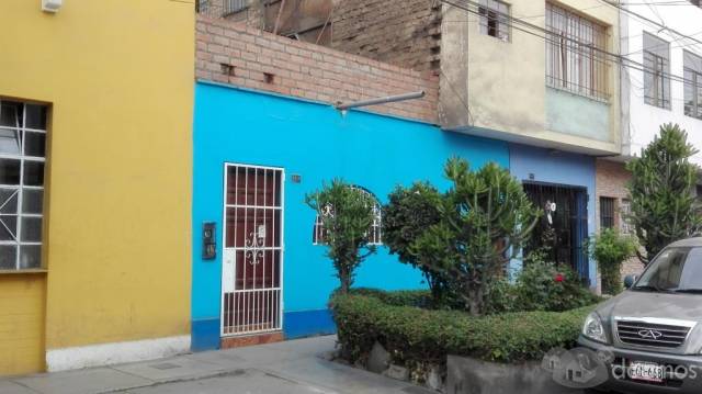 Se vende Casa como Terreno de 140 m2 - Urb La Florida - Rimac