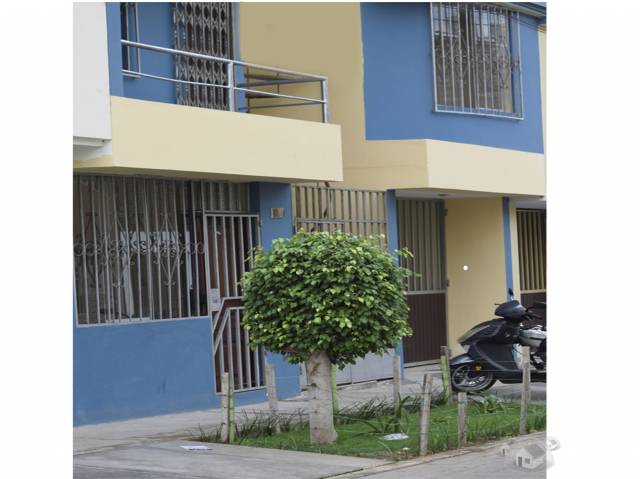 ALQUILO LINDA CASA DE 2 PISOS EN LA URB. LA ALAMEDA CERCA AL MALL