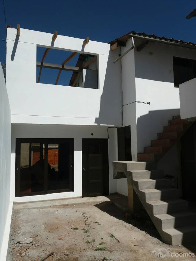 CASA EN VENTA CON AMPLIA ÁREA LIBRE  UBICACIÓN Jr. Nicolás de Piérola N°161 Urb. La Florida, El Tambo Huancayo.