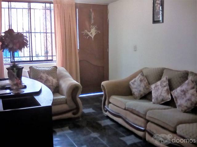 VENTA CASA 3 PISOS+AZOTEA, FRENTE A PARQUE, VIVE EN BUENA ZONA DE SUR