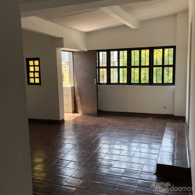 Alquilo departamento en Miraflores, 130 M2, $890. Posible oficina