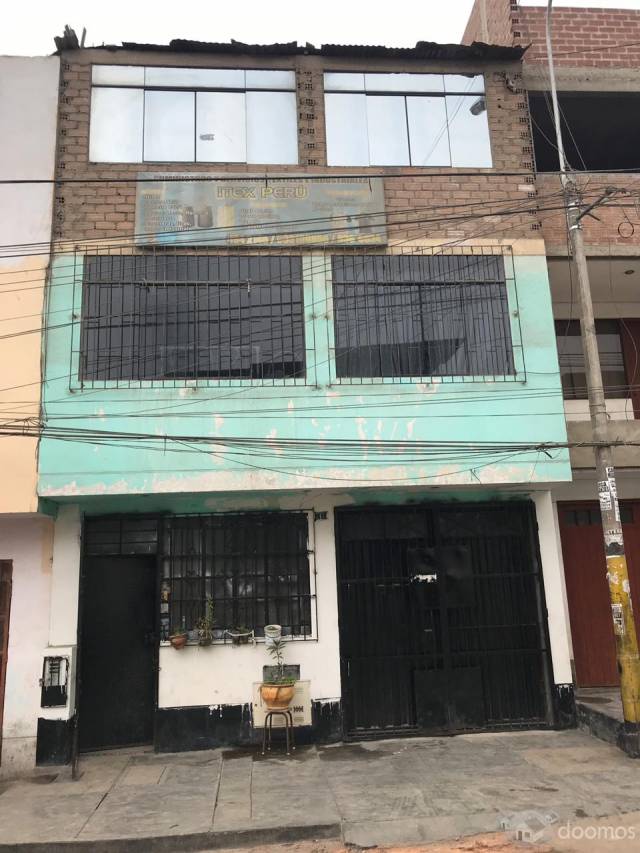 VENTA DE CASA FRENTE A PARQUE - ATE