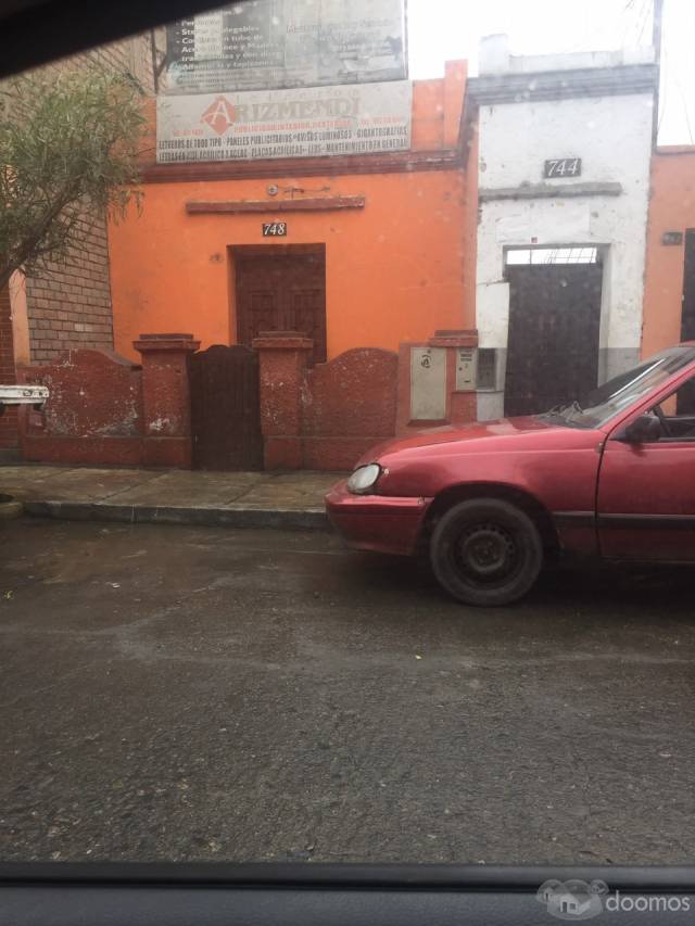 VENDO CASA COMO TERRENO EN SURQUILLO