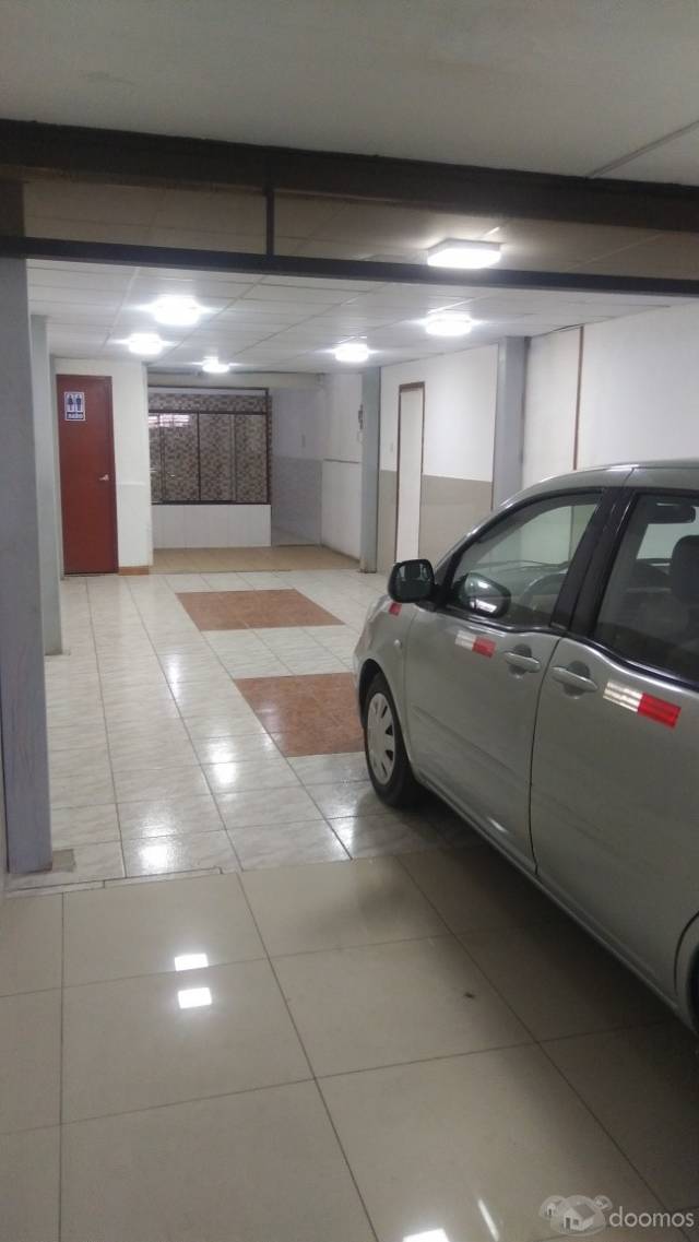 ALQUILO LOCAL COMERCIAL 1ER PISO 160 METROS