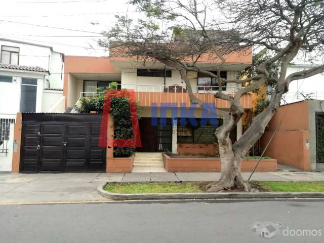 FABULOSA CASA COMO TERRENO EN VENTA CON UNA UBICACIÓN SAN ISIDRO