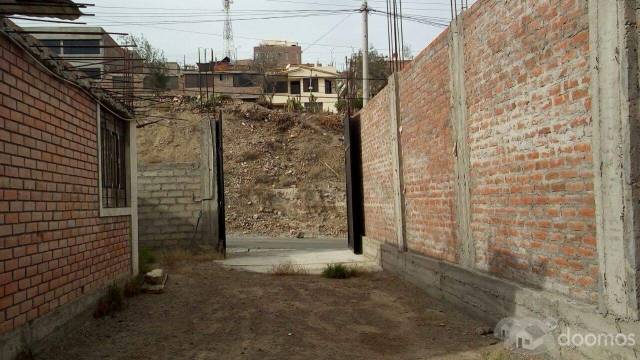 Alquilo CASA + COCHERA PARA 5 CARROS - Urb. La Palizada - Socabaya