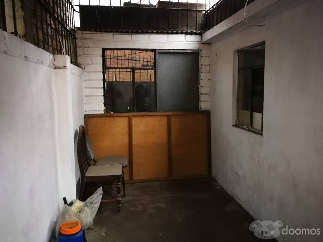 VENDO CASA DE 3 PISOS, ZONA COMERCIAL DEL CERCADO DE LIMA