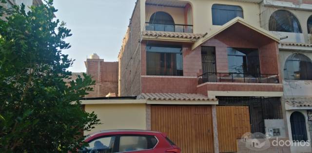 Se vende bonita casa de tres pisos. Precio de ocasión