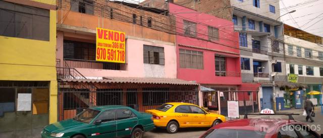 REMATE CASA COMO TERRENO ALTAMENTE COMERCIAL