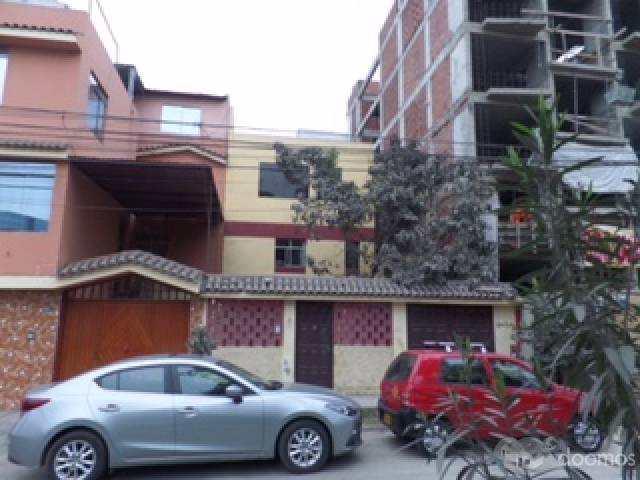 CASA DE 3 PISOS EN SALAMANCA - BUENA UBICACIÓN.