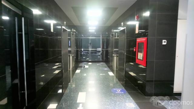 Se vende moderna oficina de 304m2 en zona empresarial de Miraflores